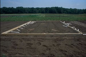 Constructing a Simple PVC High Tunnel (Metric Units)